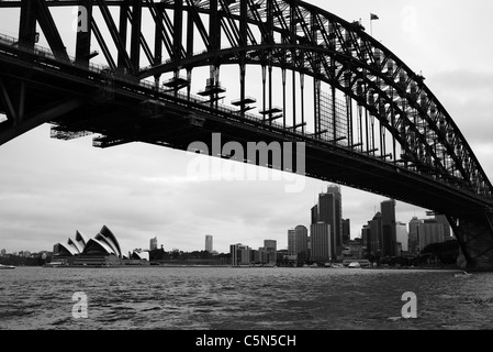 Le Harbour Bridge avec opera house Banque D'Images