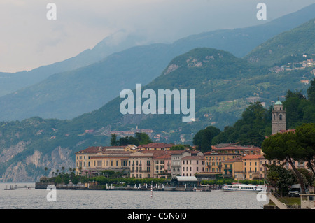 Avis de Bellagio sur la rive sud du lac de Côme, Italie Banque D'Images