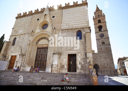 La cathédrale de l'Aquila en Italie. Banque D'Images