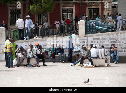 São Domingos Square lieu de rencontre pour les groupes ethniques de Lisbonne. Banque D'Images