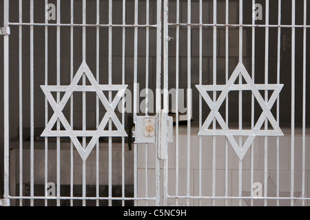 Cuba, La Havane. Étoile de David sur des portes de garage. Banque D'Images