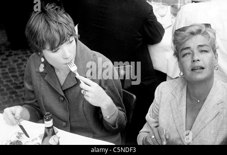 Shirley mclaine, Simone Signoret, 1962 Banque D'Images