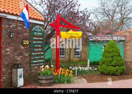 L'architecture et de commerces de la Dutch Village attraction touristique de Holland, Michigan, États-Unis. Banque D'Images