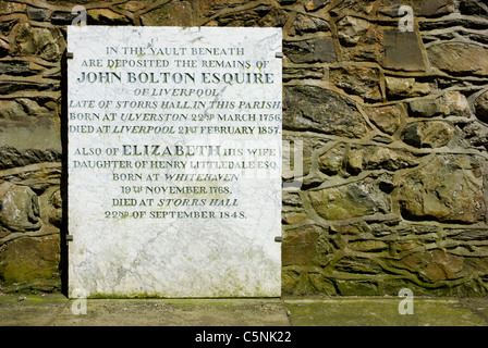 John Bolton's pierre tombale dans le cimetière de l'église St Martin, Bowness, Parc National de Lake District, Cumbria, Angleterre, Royaume-Uni Banque D'Images