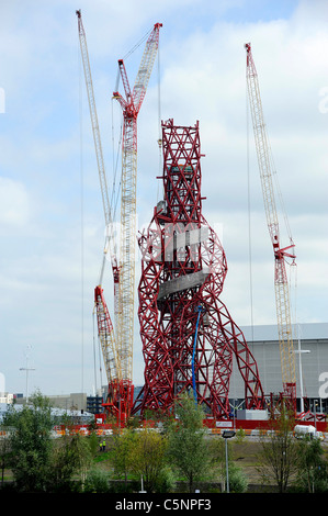 Anish Kapoor's sculpture l'Arcel Mittal Orbi en construction au site olympique 2012 Banque D'Images