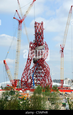 Anish Kapoor's sculpture l'Arcel Mittal Orbi en construction au site olympique 2012 Banque D'Images