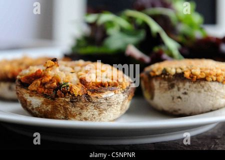 Champignons farcis au fromage Banque D'Images