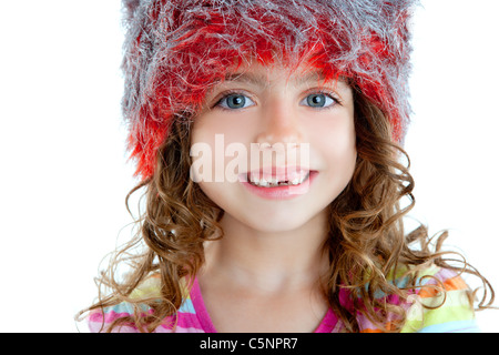 Les enfants petite fille avec bonnet de fourrure d'hiver en rouge et argent fond blanc Banque D'Images