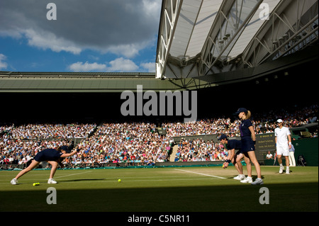 Vue sur le Court central lors de la Tennis de Wimbledon 2011 Banque D'Images