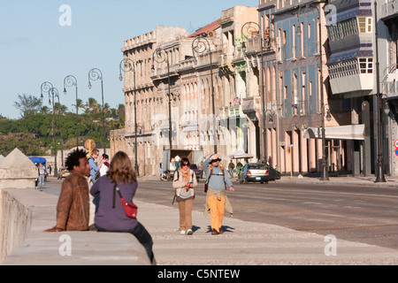 Cuba, La Havane. Après-midi sur le Malecon. Banque D'Images