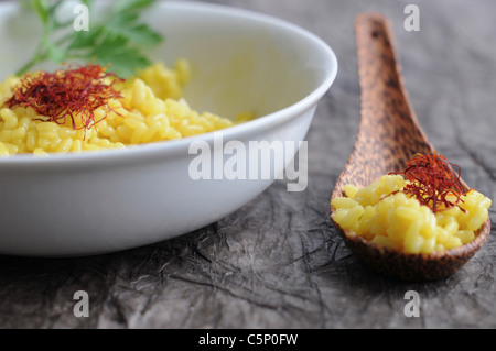 Risotto au safran (Risotto milanais) Banque D'Images