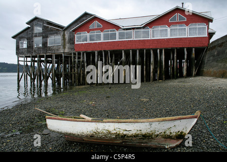"Palafitos' maisons, les maisons sur pilotis dans les zones les plus pauvres de Castro, Ile de Chiloé, Chili, Amérique du Sud Banque D'Images