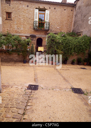 La ville de Belvès. Dordogne France. Ville médiévale très animée. Maison à vendre Banque D'Images