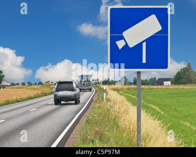 'Geschwindigkeitsüberwachung Verkehrszeichen', Schweden, Europa | road sign surveillance de vitesse, la Suède, Europe Banque D'Images