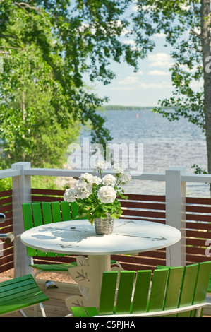 Terrasse d'été traditionnelles de la Châlet Finlandais Banque D'Images