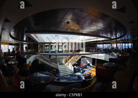 Bar principal dans la Brittany Ferries mv Pont Aven Banque D'Images