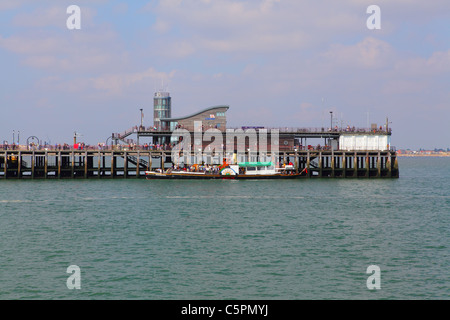 Jetée de Southend avec bateau à vapeur Waverley, Thames Estuary, Essex, UK Banque D'Images