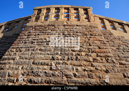 Monuments bouddhiques : grand stupa (1er siècle après JC), UNESCO World Heritage site, Sanchi, Inde Banque D'Images