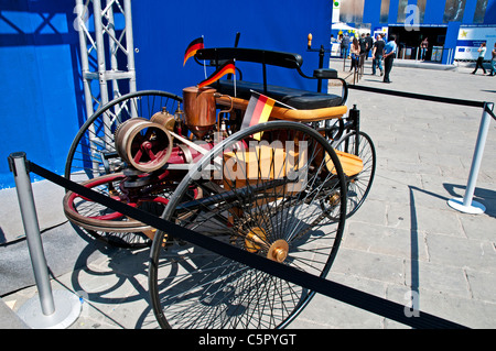 Réplique de la Benz Patent Motorwagen à partir de 1886, expose à la fête de l'Europe, Florence, Italie Banque D'Images