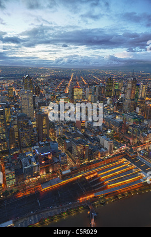 Toits de Melbourne de l'Eureka Skydeck 88 à la tombée de l'Australie Banque D'Images