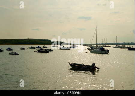 Vue de Christchurch Harbour entre tête et Henistbury Mudeford, Dorset, sur une chaude soirée d'été. Banque D'Images