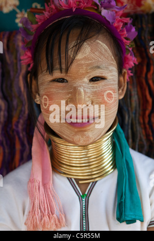 Padaung du Karen hill tribe sont également connus comme "long-cou" en raison de l'usure des bagues en laiton lourd autour de leur cou. Banque D'Images