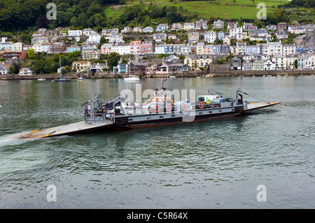 Abaisser Ferry entre Dartmouth et Kingswear, à l'embouchure de la rivière Dart, Devon, Angleterre Banque D'Images