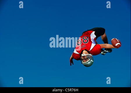 Joueur de football américain célèbre le toucher des roues Banque D'Images