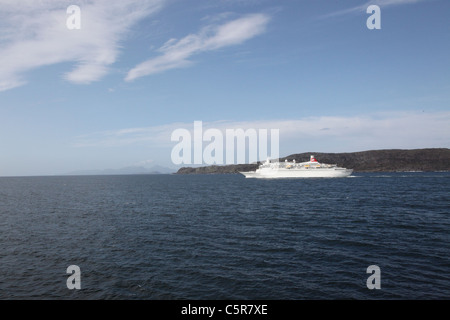 Black Watch bateau de croisière voile vu dans le Sound of Mull photo prise à partir de l'Oban à ferry Lochboisdale Banque D'Images