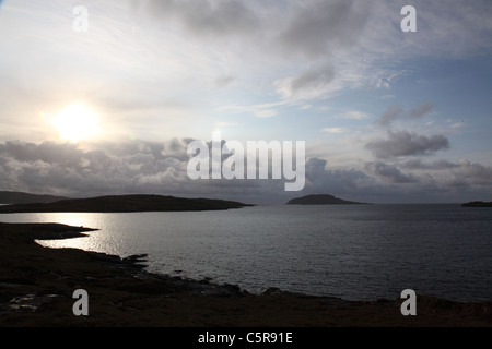 Sundog vu après l'aube de l'île de Barra au début de l'été Banque D'Images