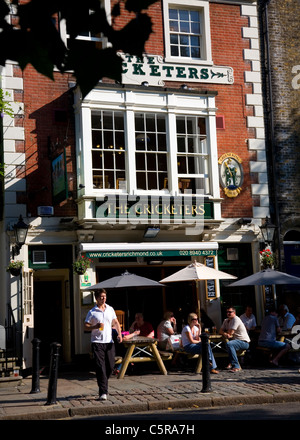 Le Cricketers Pub sur Richmond Green Banque D'Images