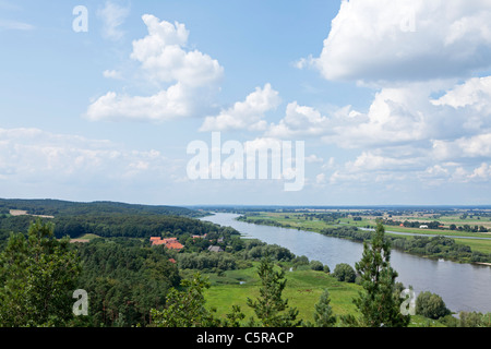 Vue panoramique de l'Elbe à partir de Kniepenberg look-out près de Hitzacker, Basse-Saxe, Allemagne Banque D'Images