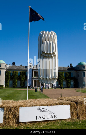 La Gerry Judah conçu la sculpture à l'2011 Goodwood Festival of Speed, célébrer 50e anniversaire de la Jaguar E-Type. Banque D'Images