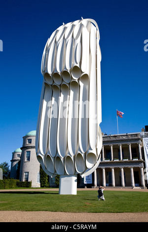 La Gerry Judah conçu la sculpture à l'2011 Goodwood Festival of Speed, célébrer 50e anniversaire de la Jaguar E-Type. Banque D'Images