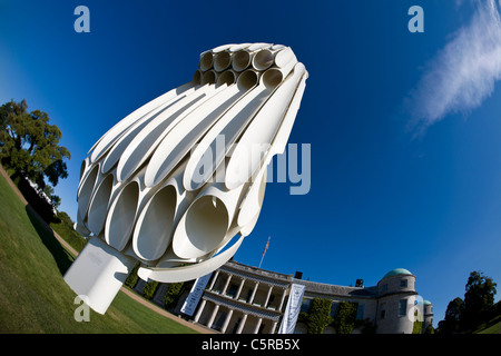 La Gerry Judah conçu la sculpture à l'2011 Goodwood Festival of Speed, célébrer 50e anniversaire de la Jaguar E-Type. Banque D'Images