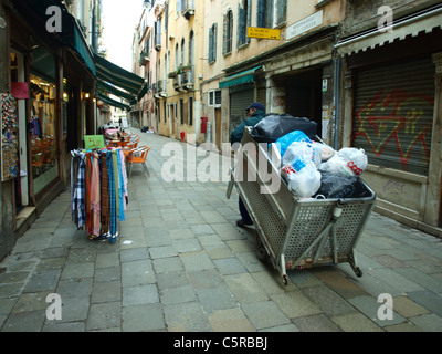 Ramasse-miettes dans Venise, Italie Banque D'Images