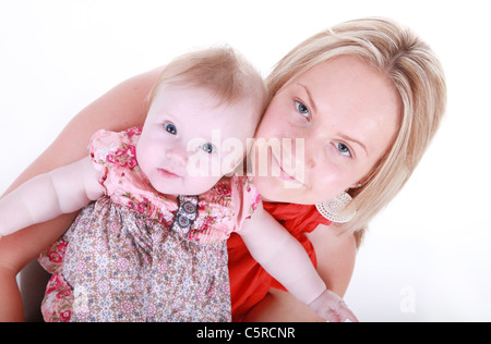 Jeune maman avec petite fille de 6 mois. Banque D'Images