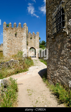 L'Europe, l'Espagne, l'Estrémadure, Trujillo, vue de ruelle dans la ville historique, dans la vieille ville de mur Banque D'Images