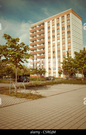 Immeuble préfabriqué dans le style rétro des années 70 et 80, l'ensemble immobilier, le logement social, la symétrie, l'établissement, l'Iéna, FRI Banque D'Images