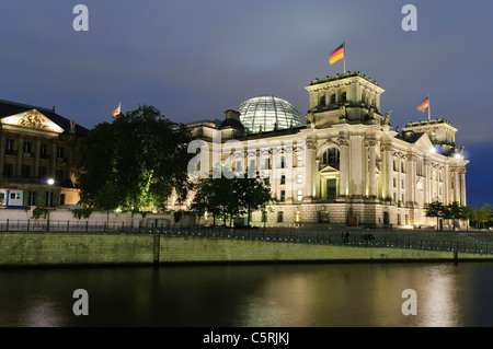 Le Reichstag, le parlement allemand, du quartier du gouvernement, Berlin, Germany, Europe Banque D'Images