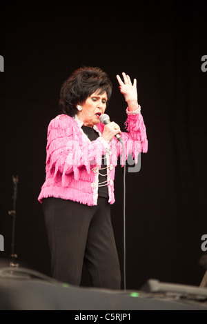 Wanda Jackson effectuant à la latitude festival 2011, Henham Park, Southwold, Suffolk, Angleterre. U.K Banque D'Images