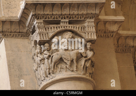 La sculpture représentant l'entrée du Christ à Jérusalem sur la capitale médiévale de la cathédrale St Maurice Vienne France Banque D'Images