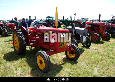 David Brown 880 Implematic St Buryan vintage rally de tracteur Banque D'Images