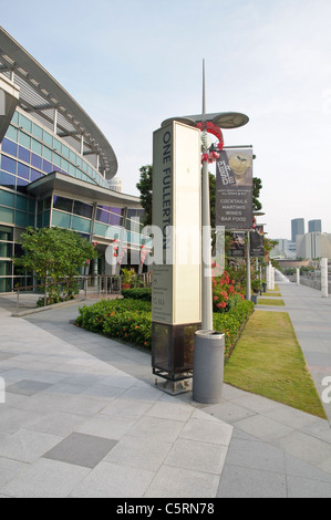 Le Fullerton, un complexe commercial, l'amusement d'une bande au le Marina Bay, Singapour Banque D'Images