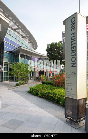 Le Fullerton, un complexe commercial, l'amusement d'une bande au le Marina Bay, Singapour Banque D'Images