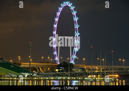 Singapore Flyer, la nuit, dans la plus grande roue du monde, Singapour, en Asie du Sud-Est, l'Asie Banque D'Images