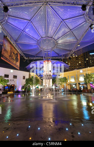 Parti de la hanche à Clarke Quay district Rivière Singapour la nuit, la vie nocturne, à Singapour, en Asie du Sud-Est, l'Asie Banque D'Images