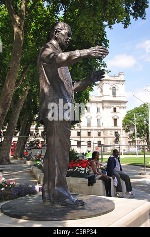 Statue de Nelson Mandela à la place du Parlement, Westminster, City of westminster, Greater London, Angleterre, Royaume-Uni Banque D'Images