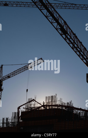 L'Autriche, Vienne, Donau, vue de grues à la construction de tours DC Banque D'Images