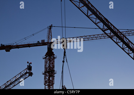 L'Autriche, Vienne, Donau, vue de grues à la construction de tours DC Banque D'Images